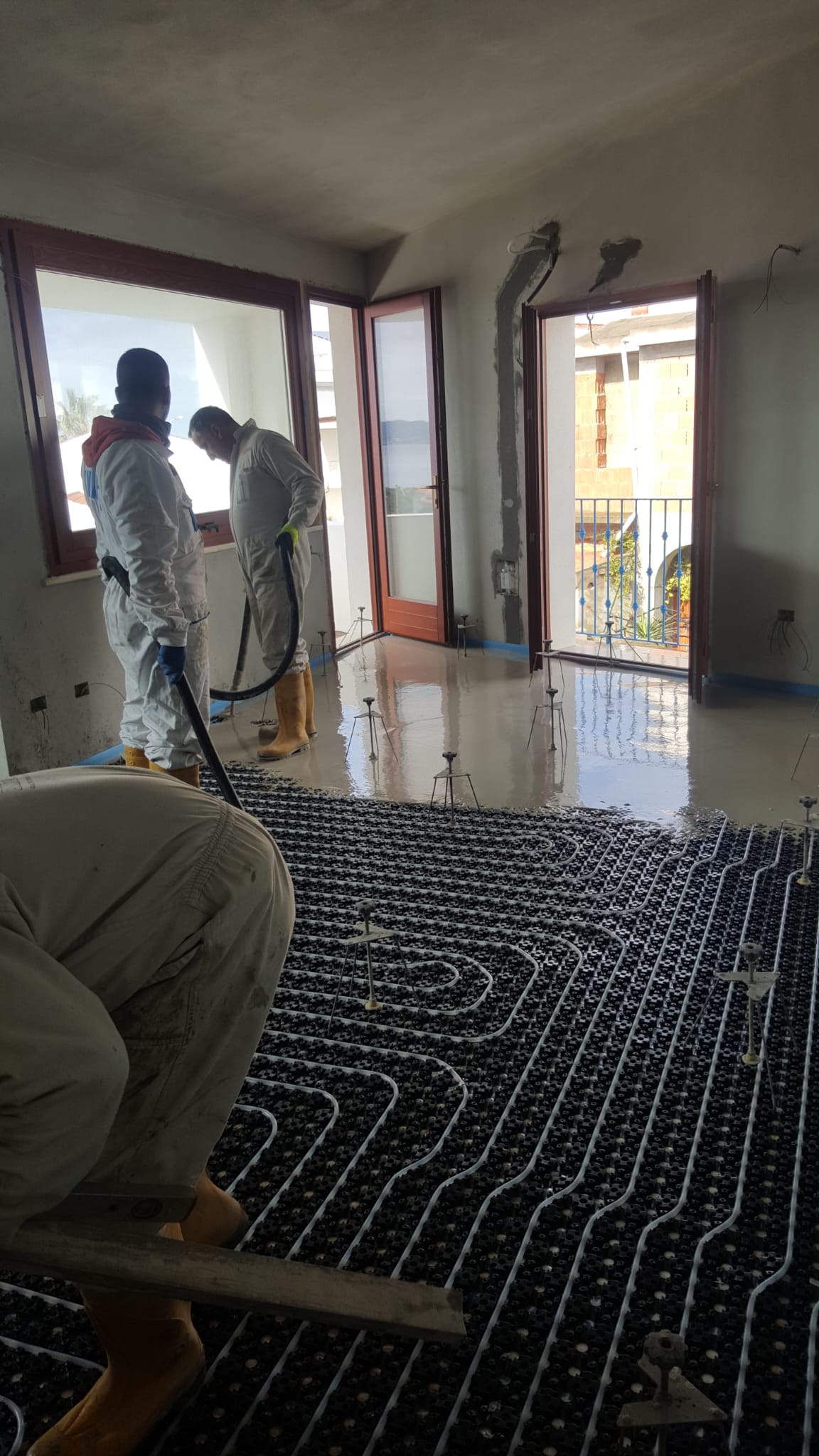 Tecnico TermoIdroSulcis durante un intervento